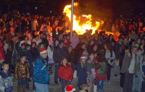 Άναψαν μεγάλη φωτιά στο Βασιλικό