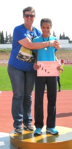 Τα κορίτσια της Νεάπολης στο πιο ψηλό σκαλί του βάθρου