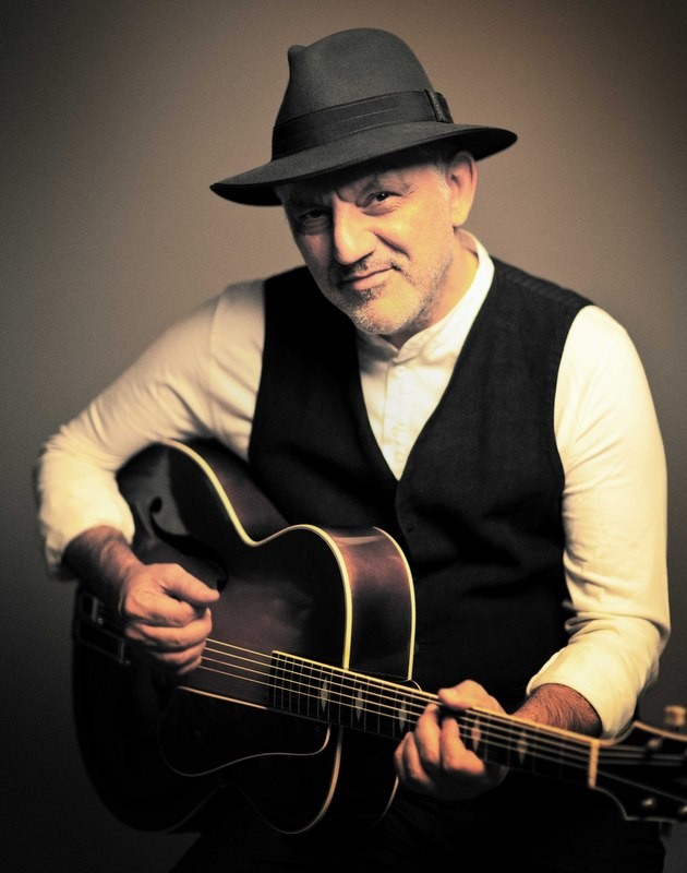 Ο Νίκος Πορτοκάλογλου έρχεται στο Lucy Hotel