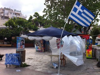 Mάζεψαν το τσαντίρι από την παραλία Xαλκίδας