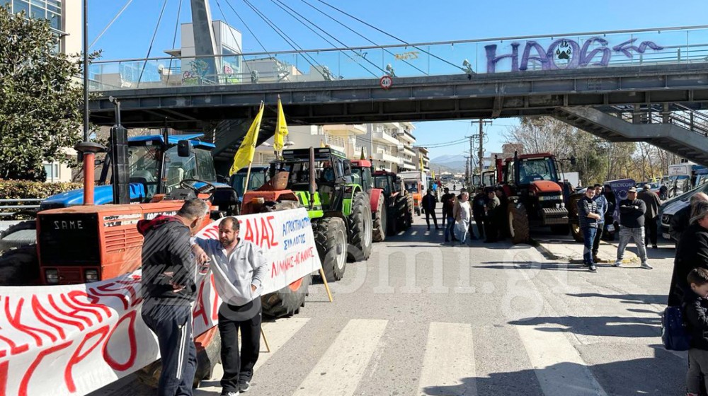ΕΥΒΟΙΑ: Οι αγρότες στήνουν μπλόκο με τρακτέρ μέσα στη Χαλκίδα!