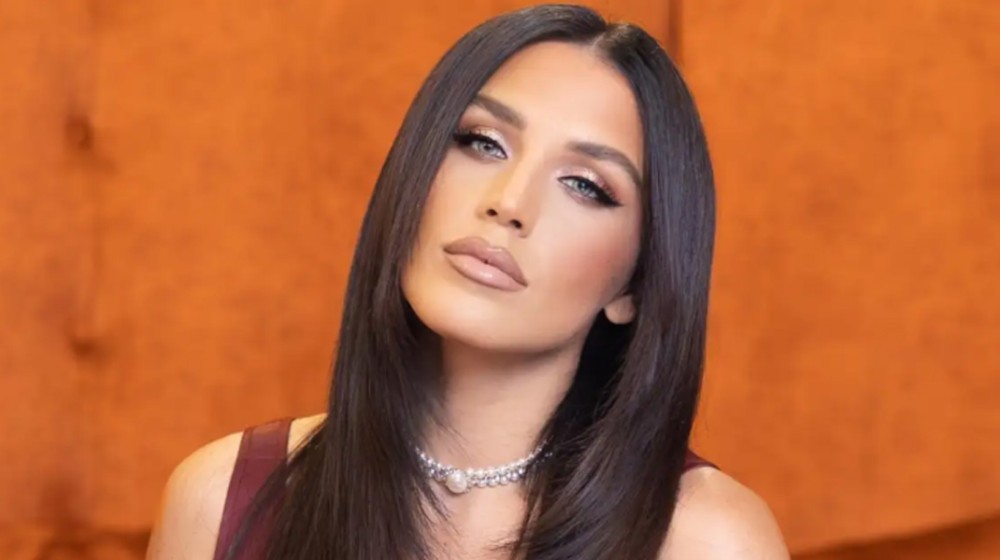 Κυκλοφόρησε το νέο τραγούδι της Ιουλίας Καλλιμάνη: Σιωπή στη διαπασών (VIDEO)