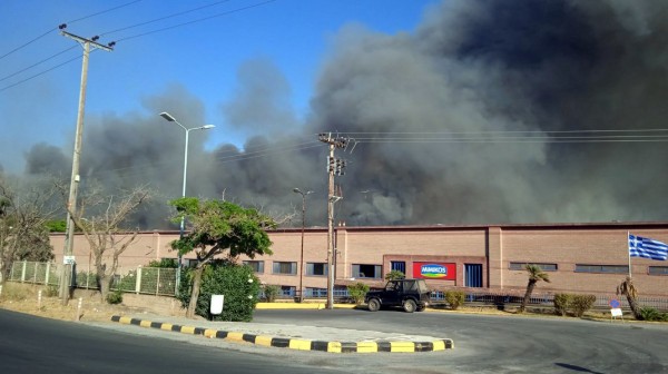 ΚΑΤΑΓΓΕΛΙΑ: Κινδύνεψαν εργαζόμενοι στη μεγάλη φωτιά του Πισσώνα