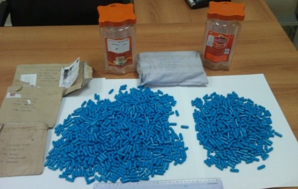 Ο ταχυδρόμος έφερνε ναρκωτικά χάπια μέσα σε δέματα