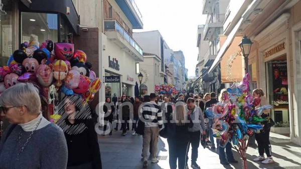 ΧΑΛΚΙΔΑ: Το εορταστικό ωράριο των καταστημάτων - Ποιες Κυριακές θα είναι ανοιχτά τα μαγαζιά