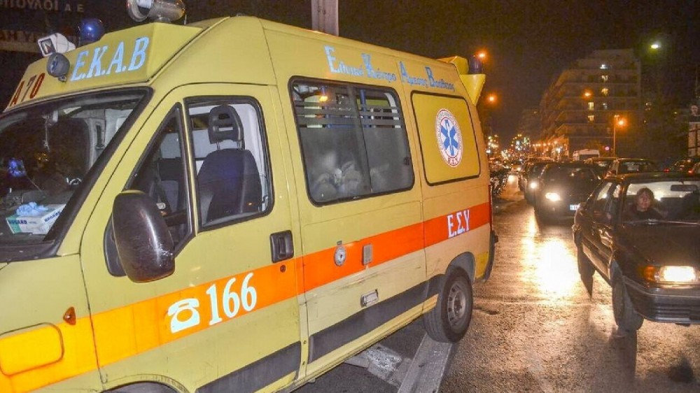 ΤΡΑΓΩΔΙΑ: 29χρονος οδηγός ...θέρισε οικογένεια - Νεκρός 24χρονος, χαροπαλεύει η 21χρονη φίλη του (VIDEO)