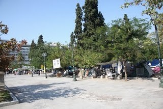 Συνέλευση των αγανακτισμένων μετά το ξήλωμα των σκηνών στην πλατεία Συντάγματος