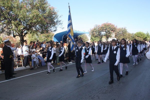 ΧΑΛΚΙΔΑ 28η ΟΚΤΩΒΡΙΟΥ: Πώς παρέλασαν τα Δημοτικά Σχολεία