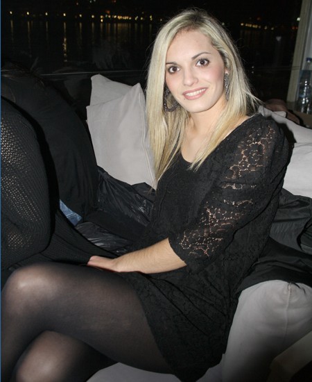 Θέλει άντρα γαλανομάτη!