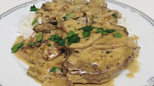 Μπριζόλες με σάλτσα μανιταριών