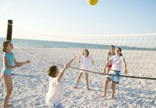Μαθήματα βόλεϊ στο κλειστό και στην άμμο
