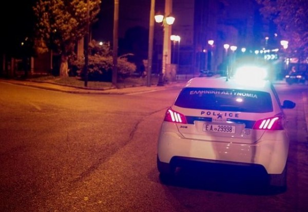 ΒΑΘΥ ΑΥΛΙΔΑΣ: Έκλεψε αυτοκίνητο και όταν τον καταδίωξαν αστυνομικοί το στούκαρε σε μαντρότοιχο