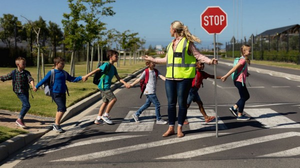 ΚΑΤΑΓΓΕΛΙΑ: Οι σχολικοί τροχονόμοι είναι απλήρωτοι με ευθύνη του Δήμου Χαλκιδέων