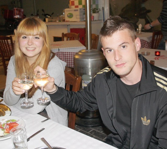 Εύχονται λίγα και καλά