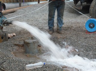 Άφθονο νερό στα Ψαχνά από τη Μακρυμάλλη