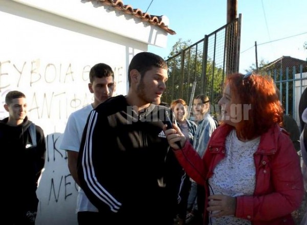 ΙΣΤΙΑΙΑ-ΕΥΒΟΙΑ: Μαθητής του ΕΠΑΛ κάνει κατάληψη επειδή αποκλείεται ο ΠΑΟΚ από το Τσάμπιονς Λιγκ (VIDEO)