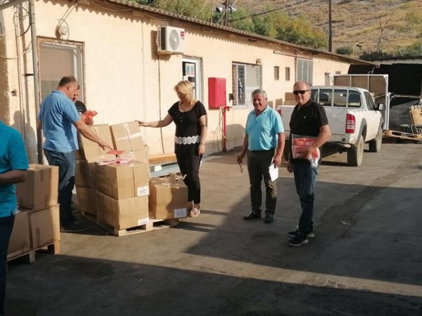 ΧΑΛΚΙΔΑ: Το πρωί της Κυριακής παρέλαβε ο Δήμος τις μάσκες για τους μαθητές