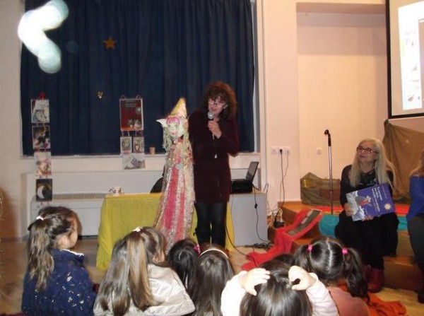 Παρουσίασαν διαδραστικά παραμύθι στα παιδιά στο 24ο Δημοτικό Σχολείο Χαλκίδας