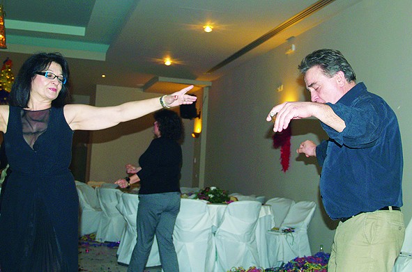 Αποκριάτικο γλέντι στη σκιά του ...πολέμου