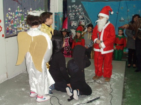 Χριστουγεννιάτικη γιορτή σε ζεστή ατμόσφαιρα