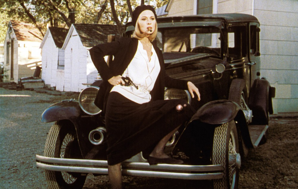 Γυναίκα μπούκαρε σε ταξί με πιστόλι!