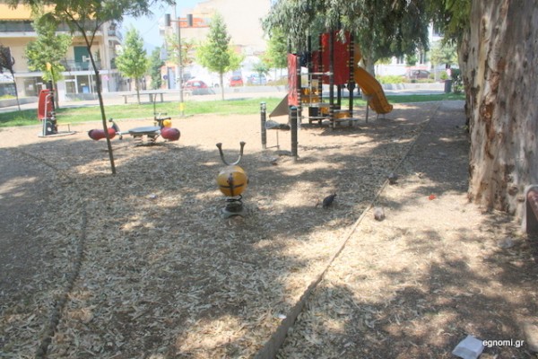 Σε άθλια κατάσταση το παρκάκι στην πλατεία Πυροσβεστικής
