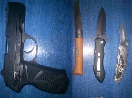 Χαλκίδα: Τρεις 17χρονοι με όπλα και μαχαίρια