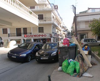 ΒΑΚΑ: Προσέξτε τι πετάτε στους κάδους απορριμμάτων