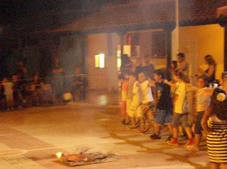 Πολιτιστικές εκδηλώσεις και φωτιές στο Δημοτικό Σχολείο Αφρατίου