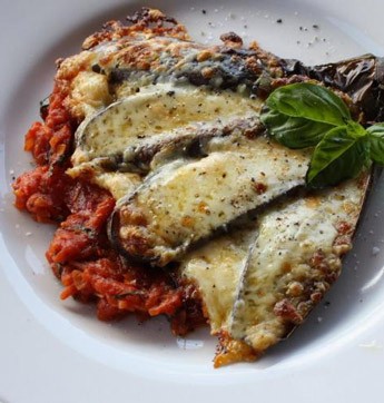 Μελιτζάνες στο φούρνο με τυρί
