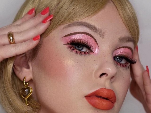 BANANA EYELINER: Το makeup trend των 60's επιστρέφει δυναμικά!