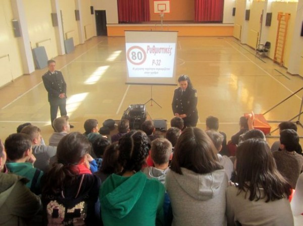 Εκπαιδευτικές παρουσιάσεις σε μαθητές σχολείων της για θέματα Οδικής Ασφάλειας