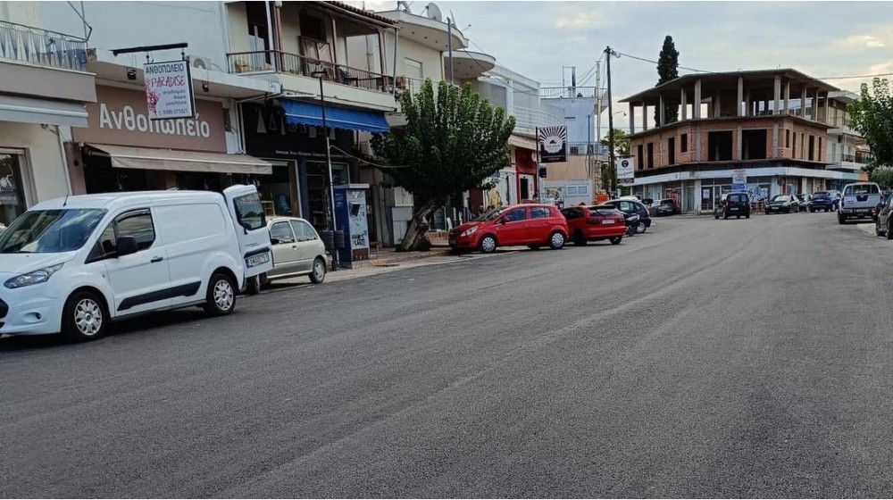 ΛΑΜΨΑΚΟΣ ΧΑΛΚΙΔΑΣ: Ολοκληρώθηκε η ασφαλτόστρωση του κεντρικού δρόμου