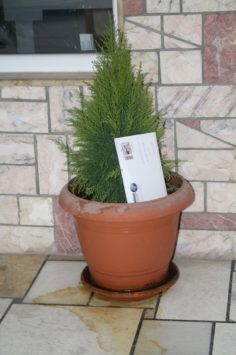 Γλάστρα - γραμματοκιβώτιο