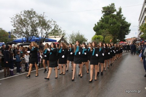 Τα γυμνάσια στην παρέλαση της 28ης Οκτωβρίου στη Χαλκίδα: Έσκισαν τα κορίτσια