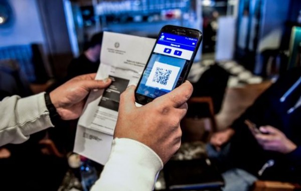 Πιστοποιητικό εμβολιασμού: Σκέψεις για κατάργηση - Τι θα ισχύσει για τις μάσκες