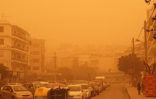 ΚΑΙΡΟΣ: Τοπικές βροχές, αφρικανική σκόνη και στα ύψη η θερμοκρασία το Σάββατο