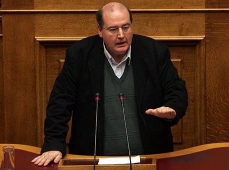 ΠΑΣΟΚ: Ο Νίκος Φίλης φτωχαίνει την Παιδεία