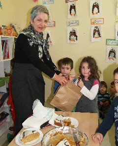 Τυχερή η μικρή Αθηνά στην πίτα του πρώτου παιδικού σταθμού Χαλκίδας