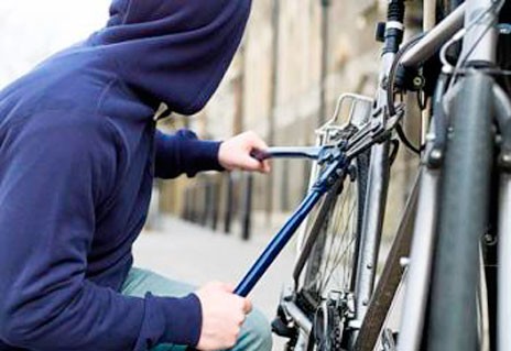 Πιάστηκε στα πράσα να κλέβει ποδήλατο