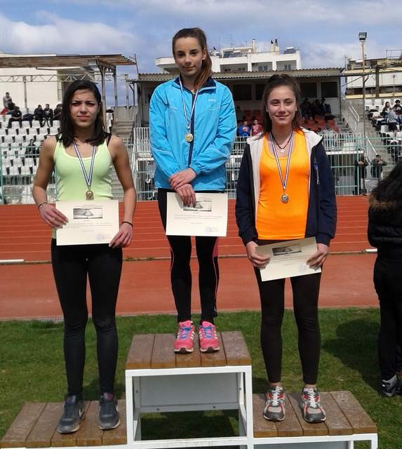 Μαθήτριες και μαθητές για βάθρο