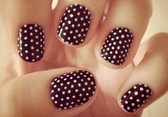 Πουά στα νύχια;