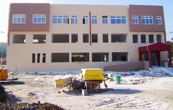 Στο Μαντούδι λένε αντίο στο παλιό σχολείο