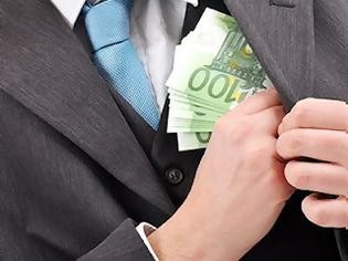 Ληστής με κοστούμι χτύπησε τράπεζα και έφυγε με ταξί!