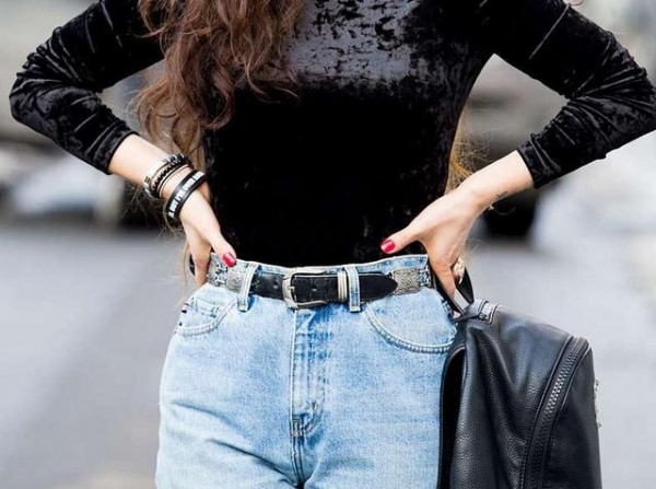 Αυτό είναι το κόλπο για να φαίνεστε αδύνατες με το ψηλόμεσο παντελόνι σας!