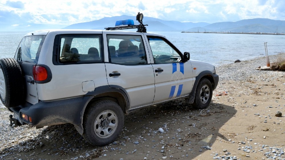 ΩΡΩΠΟΣ: Πήγε για μπάνιο και βρήκε σφαίρες μέσα στη θάλασσα