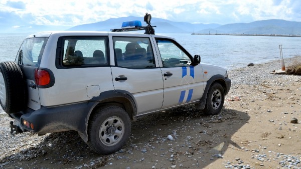 ΩΡΩΠΟΣ: Πήγε για μπάνιο και βρήκε σφαίρες μέσα στη θάλασσα