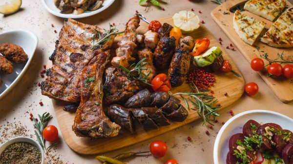 ΜΕΖΕΔΟΠΩΛΕΙΑ - ΤΑΒΕΡΝΕΣ ΧΑΛΚΙΔΑ: Σ' αυτά αξίζει να πας!