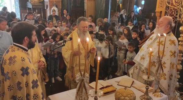 ΦΥΛΛΑ ΧΑΛΚΙΔΑΣ: Ο Μητροπολίτης κ. Χρυσόστομος τέλεσε θεία λειτουργία για τους μαθητές του Δημοτικού Σχολείου και του Νηπιαγωγείου