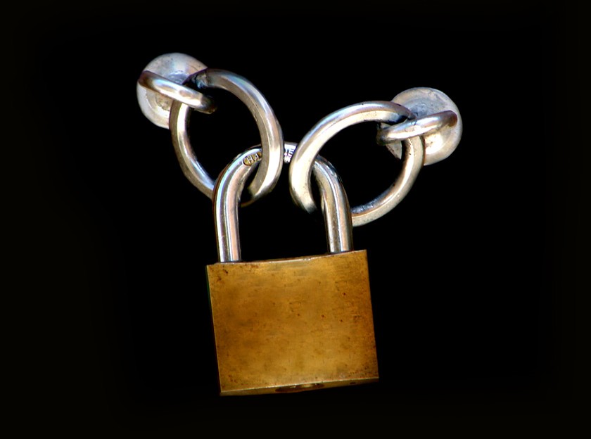 Εκλεισαν και τα δύο fast food στην οδό Αβάντων 55